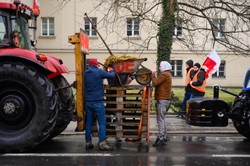 Jechał na protest rolników w Poznaniu i nie żałował gnojówki. Teraz ma kłopoty