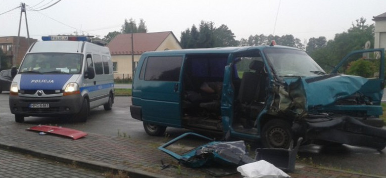 Wypadek w Łętowicach pod Tarnowem. Bus zderzył się z ciężarówką