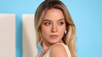 Sydney Sweeney nadrág helyett csak egy bugyit vett fel a párizsi divathétre