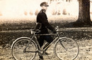 Policjant ze służbowym rowerem, fot. archiwum Tomasza Świerczyńskiego