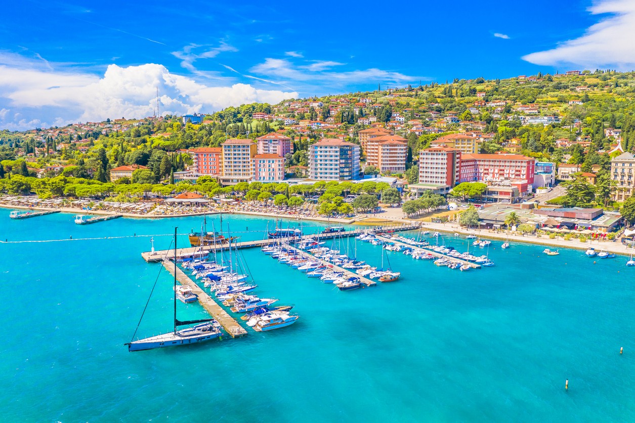 Slovinské sídlo Portorož sa nachádza na pobreží Jadranského mora.
