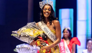 Miss Univers Nigeria, Chidimma Adetshina, prend la pose lors de son sacre, le 31 août 2024 à Lagos AFP Benson Ibeabuchi