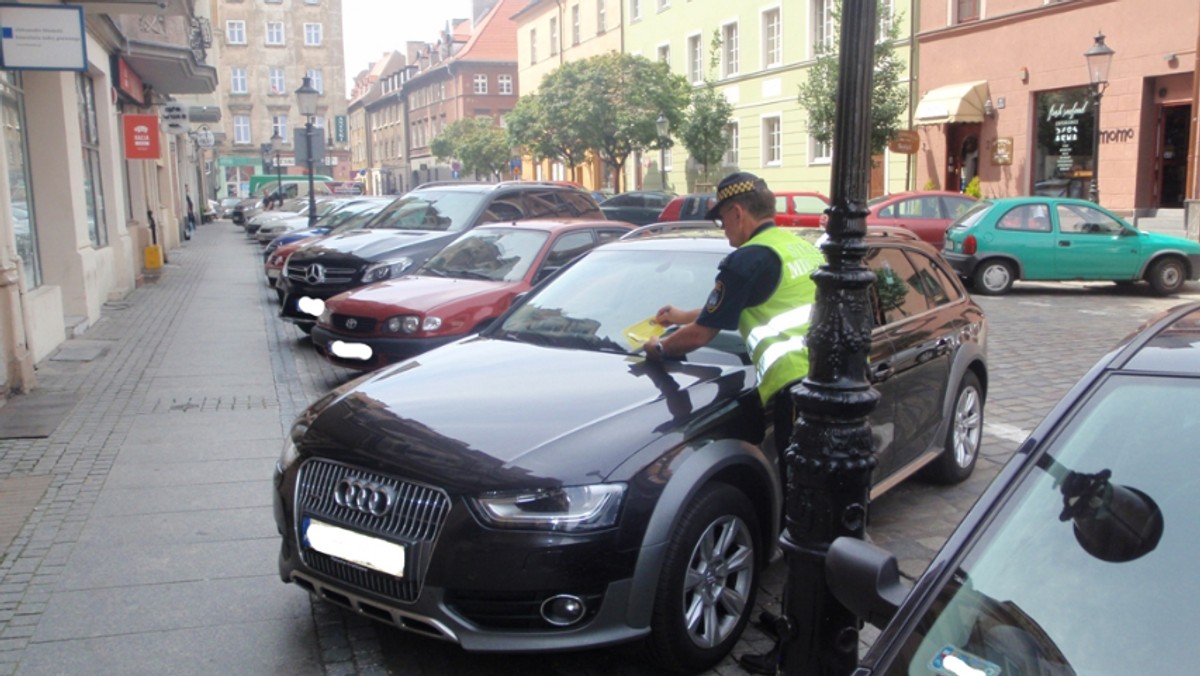 Strażnicy miejscy podsumowali swoją pracę w tym roku. W porównaniu do analogicznego okresu ubiegłego roku, odnotowano o tysiąc więcej zgłoszeń od mieszkańców Poznania. Najwięcej z nich dotyczyło źle zaparkowanych aut - w tym wypadku strażnicy interweniowali już ponad 15 tysięcy razy.