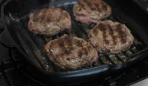 599145_lamb-burger-with-watercress-and-creamy-mint-sauce-2ap