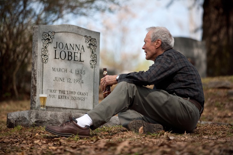 Clint Eastwood w filmie 'Dopóki piłka w grze'