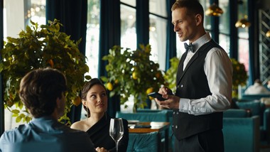 polacy nie zostawili napiwku w restauracji. szokująca reakcja kelnerów