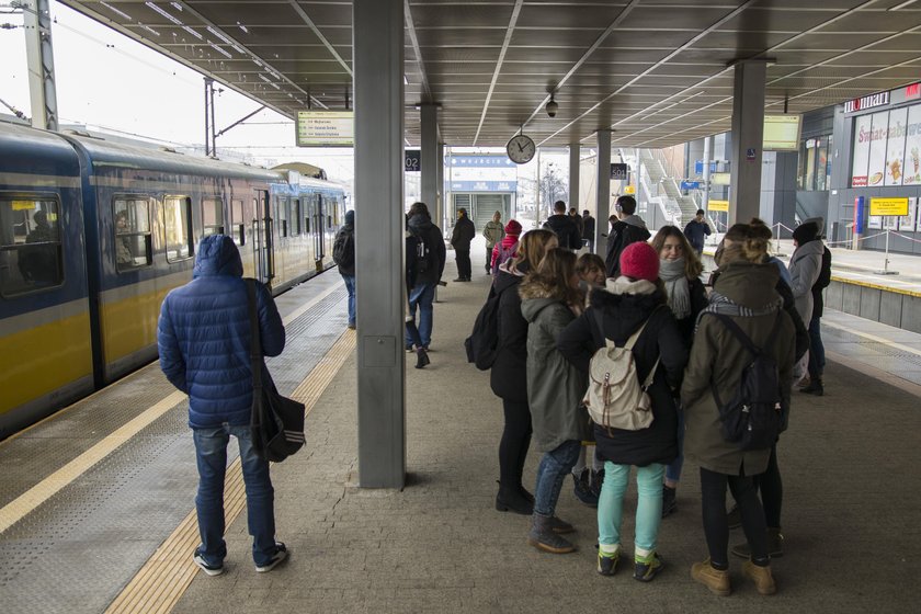 Brutalna bójka w kolejce SKM. 59-latek w ciężkim stanie