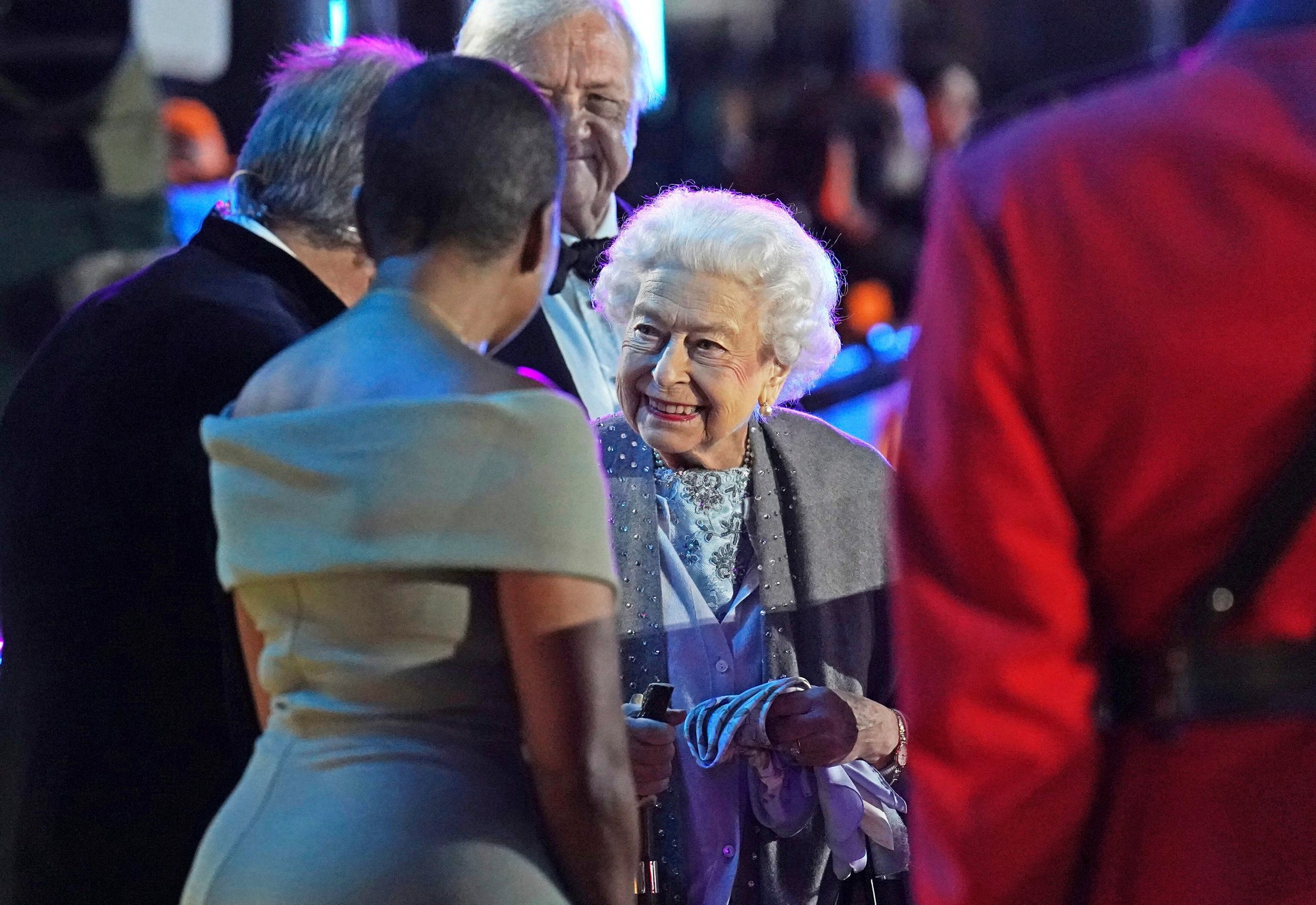 Britská kráľovná Alžbeta II. po tom, čo sa zúčastnila na podujatí Oslavy platinového jubilea kráľovnej na tróne pod názvom Cval históriou na zámku Windsor v nedeľu 15. mája 2022.