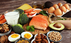 Produkty bogate w białko - źródła białka w diecie. Po czym poznać, że organizm dostaje za mało białka?