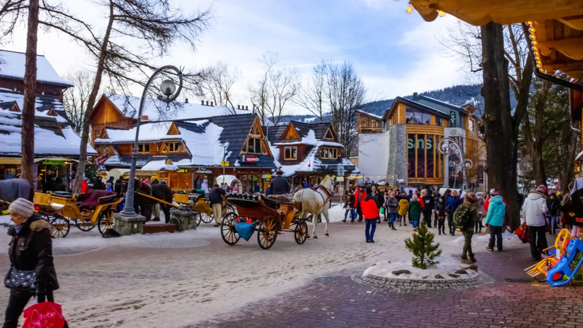 "Tandeta i kicz" zdominowały Zakopane. Stolica Tatr tonie w chińszczyźnie