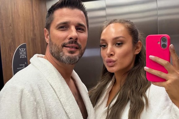 NEOBIČAN DAN U DOMU LUNE I MARKA Pozirali samo u bademantilima, a onda im ćerkice upale u kadar: Evo kako uživaju (Foto)