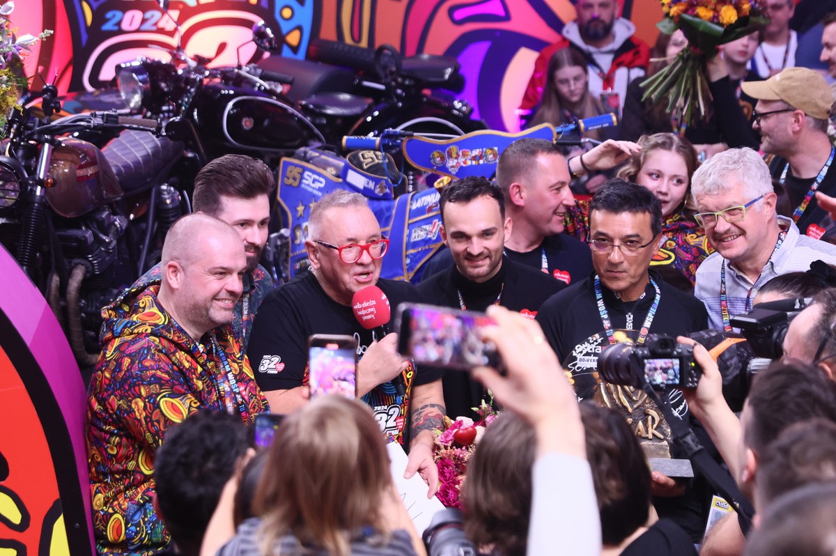 żużlowiec Bartosz Zmarzlik, Iga Świątek, WOŚP, licytacje, motocykl