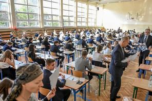 Ostatni egzamin gimnazjalny - w trzeci dzien ogolnopolskiego strajku nauczycieli