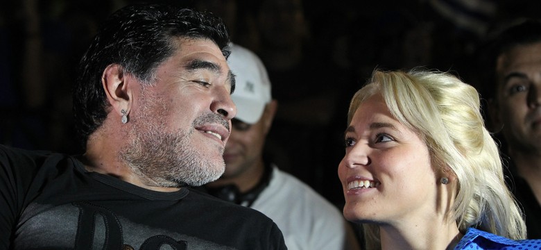 Diego Maradona zabrał swoją dziewczynę na koncert. ZDJĘCIA