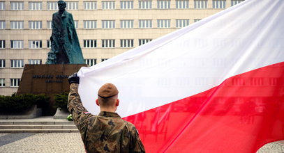 Za narodową flagę można trafić nawet do więzienia. Wiedziałeś o tym?