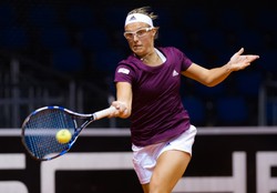 Kirsten Flipkens ukarana mandatem za wjechanie rowerem do Holandii