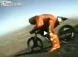 Jego rower rozpadł się przy 170 km/h