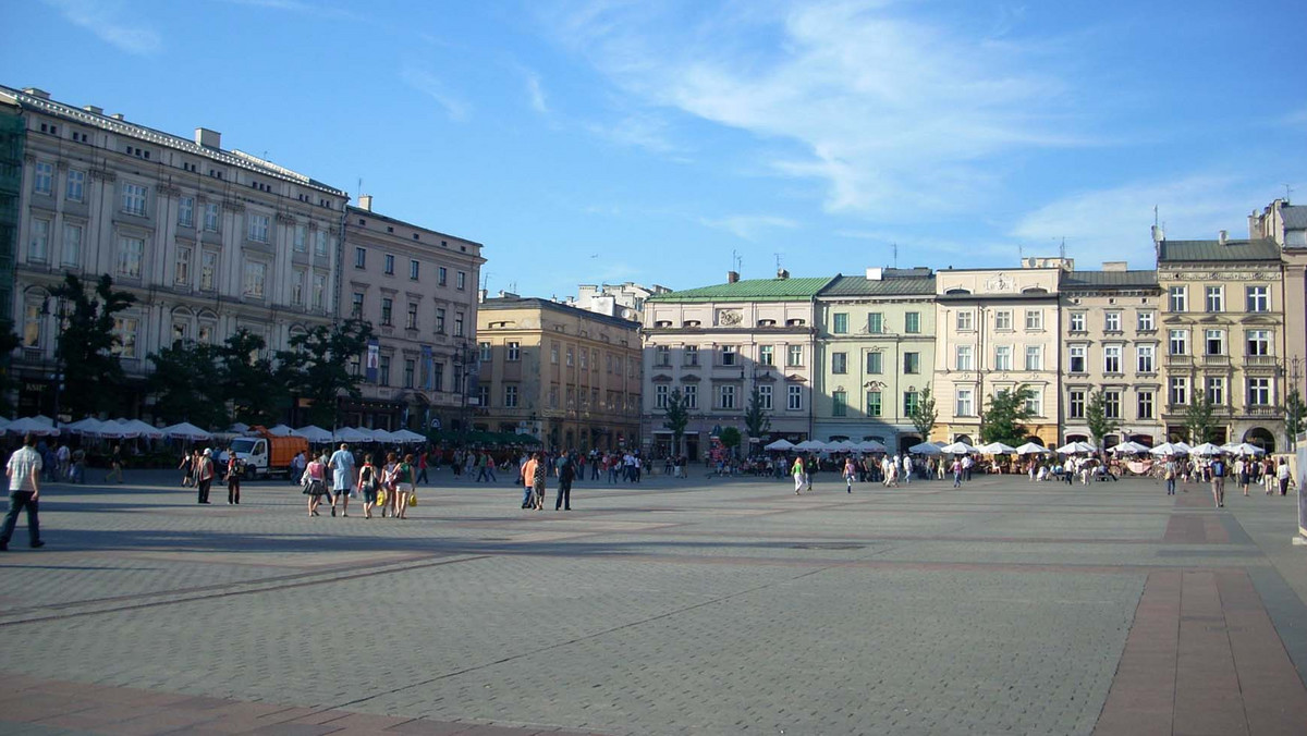 Jest już szczegóły raport z przebiegu konsultacji społecznych ws. ograniczenia godzin handlu w Krakowie do 12 w Wigilię, Wielki Piątek i każdą niedzielę. Wypowiedzieli się mieszkańcy, rady dzielnic i różne instytucje. Zdania są mocno podzielone, zwłaszcza w dzielnicach.