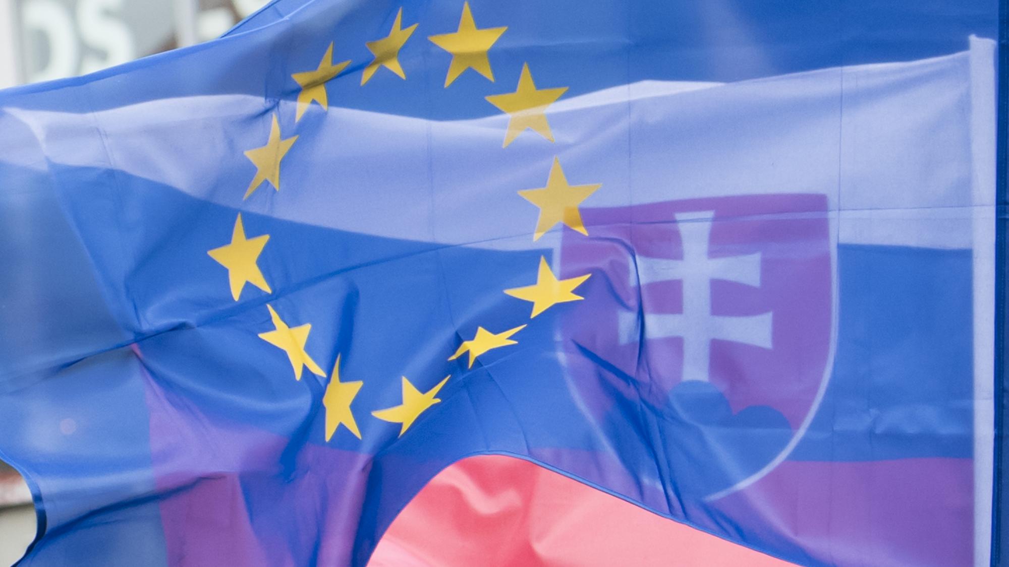 Vlajky Slovenskej republiky a Európskej únie