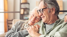 Sekrety udanych związków na całe życie. Jak parom udaje się być szczęśliwie zakochanym przez 50, 60, a nawet 70 lat