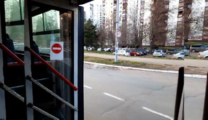 Autobus na liniji 95 koji prolazi kroz novobeogradske blokove