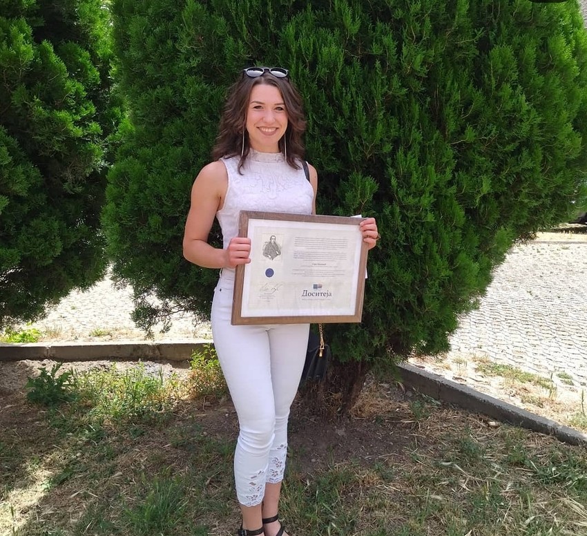 Sara nije gubila nadu ni kada su joj Britanci uskratili vizu, dopustili su joj da snimi repertoar i pošalje komisiji