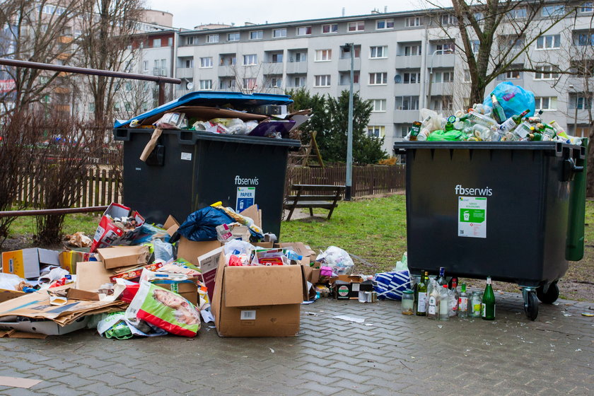 Na os. Hetmańskim zalegają śmieci