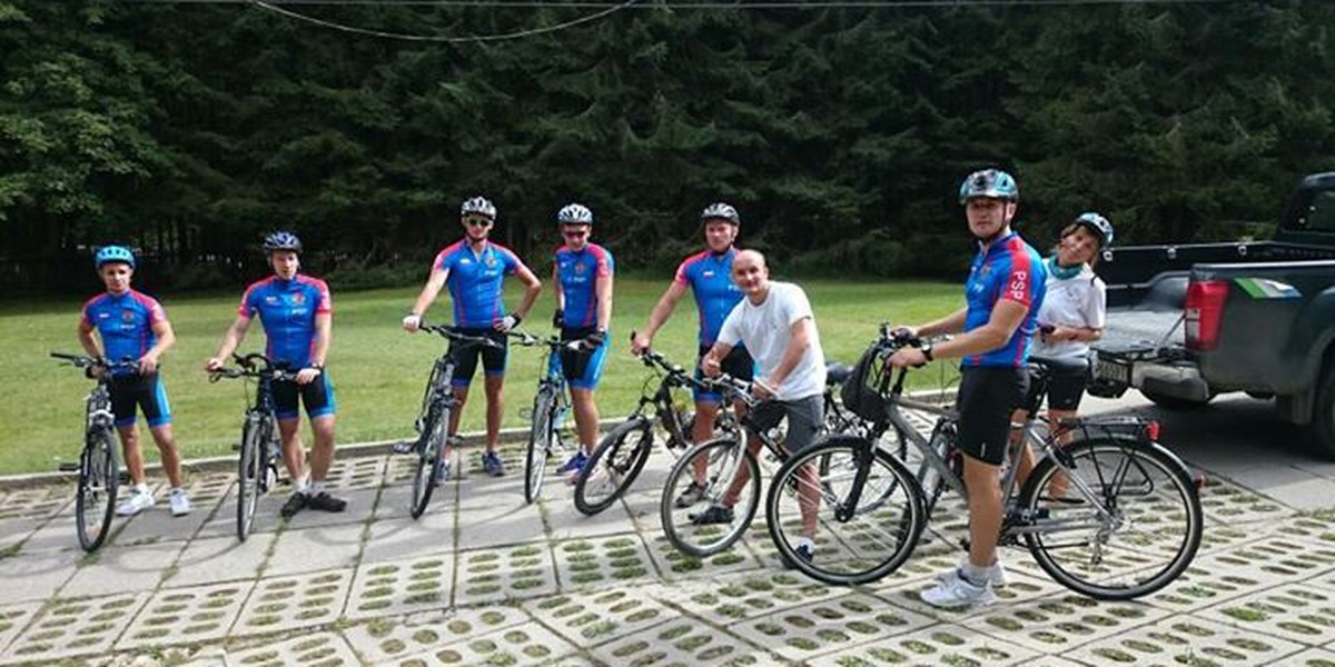 Strażacy rowerami jadą z Rysów na Hel, by pomóc choremu dziecku