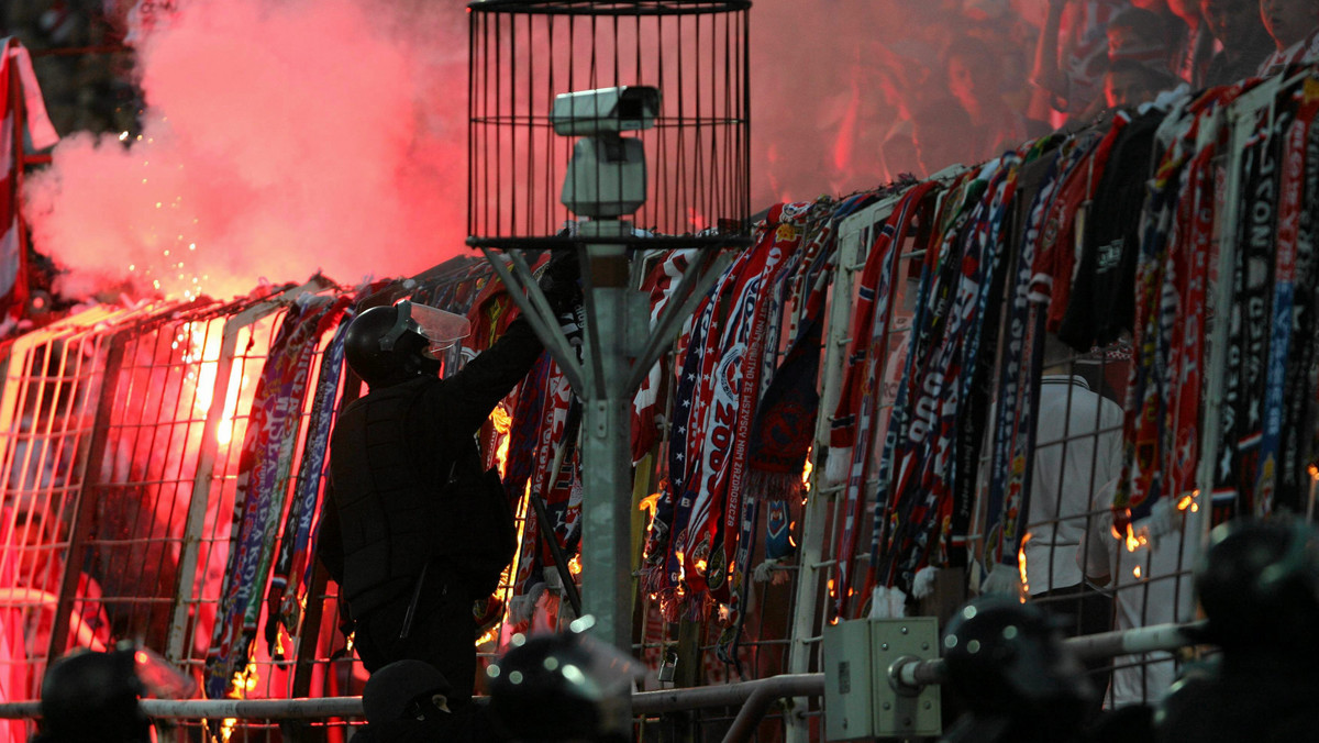 Zbliżające się derby Krakowa to wyjątkowe wydarzenie. Nie tylko pod względem sportowym, ale także i bezpieczeństwa. Spotkaniom Wisły i Cracovii zawsze towarzyszą emocje i napięcie. Policja zapewnia, że jest dobrze przygotowana do spotkania. Do wydarzenia zaangażowano dwa tysiące policjantów.