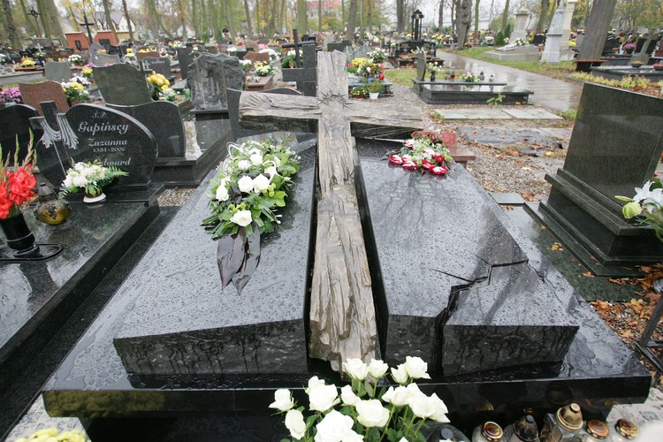 Grób Krzysztofa Olewnika na płockim cmentarzu