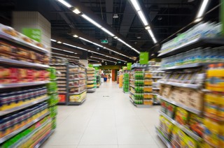 Wysokie ceny i braki w magazynach hamują apetyt zakupowy firm [BADANIE]