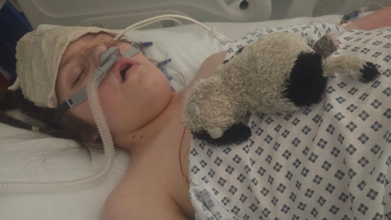Felicity-Jo Rowlettová skončila v kóme a museli ju napojiť na prístroje na podporu života.