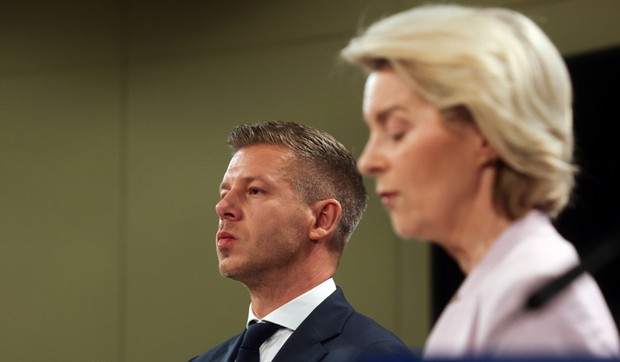 Peter Mađar i Ursula fon der Lajen u Briselu 29. maja