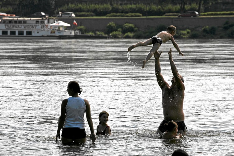 Pracujesz na lądzie, wypoczywaj nad wodą. Miejska plaża w Warszawie