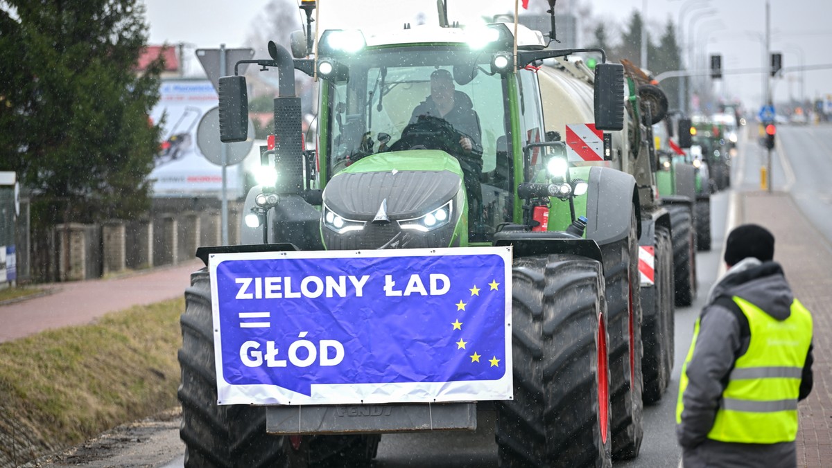 Strajk rolników. Demonstrujący w Bydgoszczy chcieli siłowo wejść do urzędu