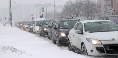 Chaos w Warszawie. Śnieg sparaliżował stolicę