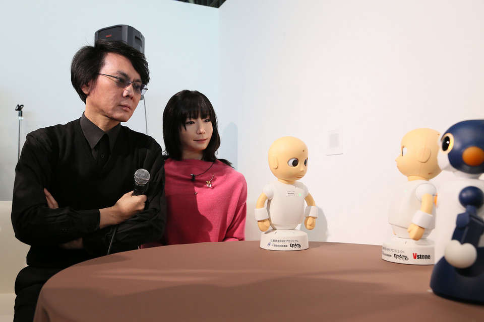 Japonia: pierwsza na świecie konferencja prasowa humanoidów i robotów