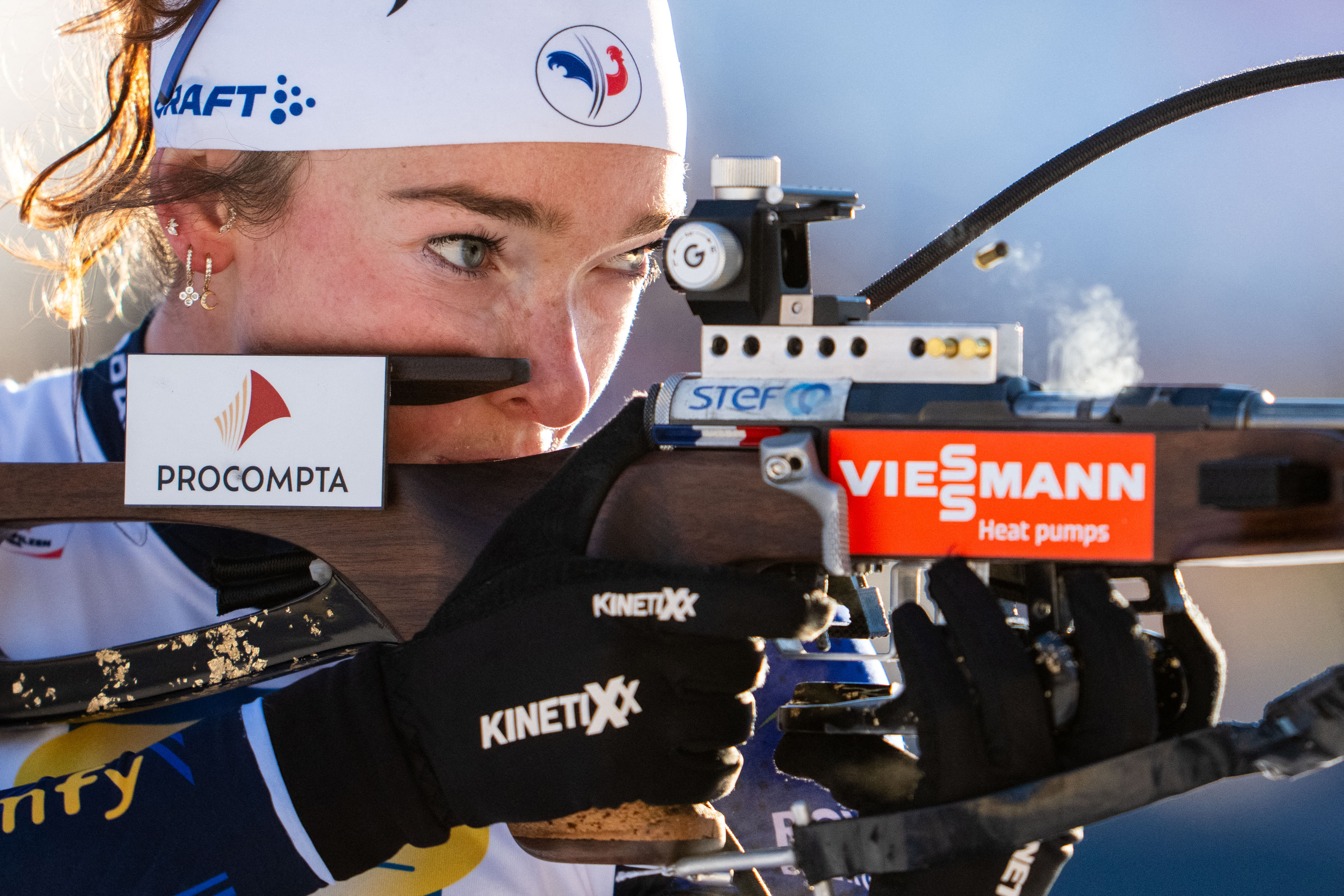 Biathlon : la France deuxième du relais, la Norvège domine encore