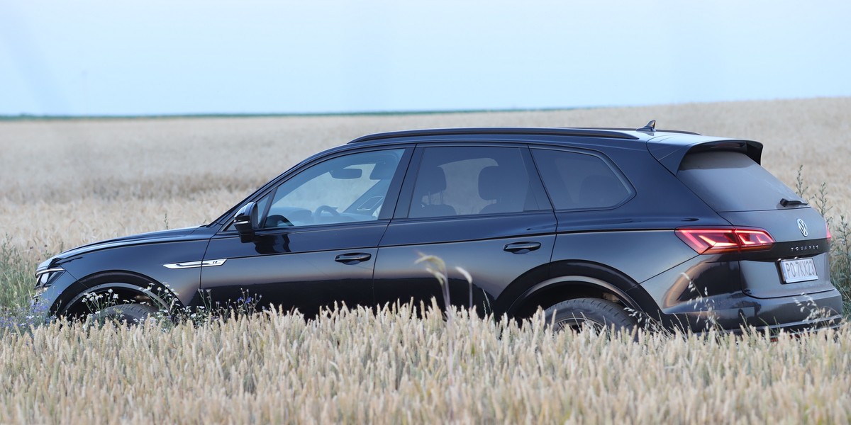 Pod maską Volkswagena Touarega znajduje się mocne, trzylitrowe V6 TDI. Silnik diesla o mocy 286 KM zapewnia odpowiedni zasięg i jak na gabaryty auta, jest ekonomiczny.