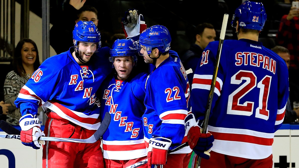 New York Rangers zostali pierwszą drużyną NHL, która świętowała awans do play-off. Stało się tak dzięki zbiegowi kilku rezultatów i przede wszystkim wygranej Strażników nad Senatorami 5:1.