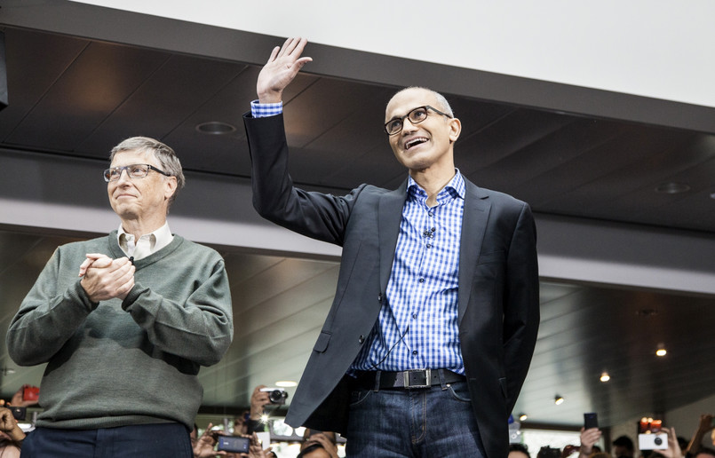 Satya Nadella i Bill Gates