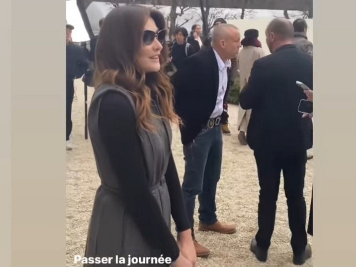 Carla Bruni-Sarkozy na pokazie kolekcji Haute Couture Dior wiosna/lato 2023 w Paryżu