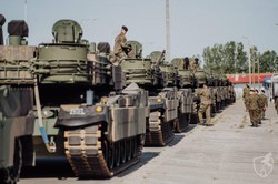 Koreański sprzęt zalewa Polskę. Dostawa kolejnych czołgów K2 i armatohaubic K9