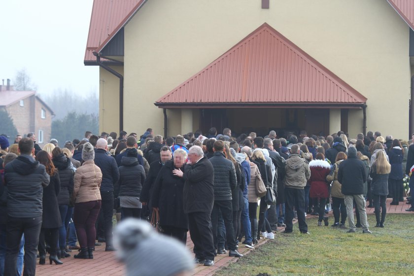 Pogrzeb sióstr w Tryńczy