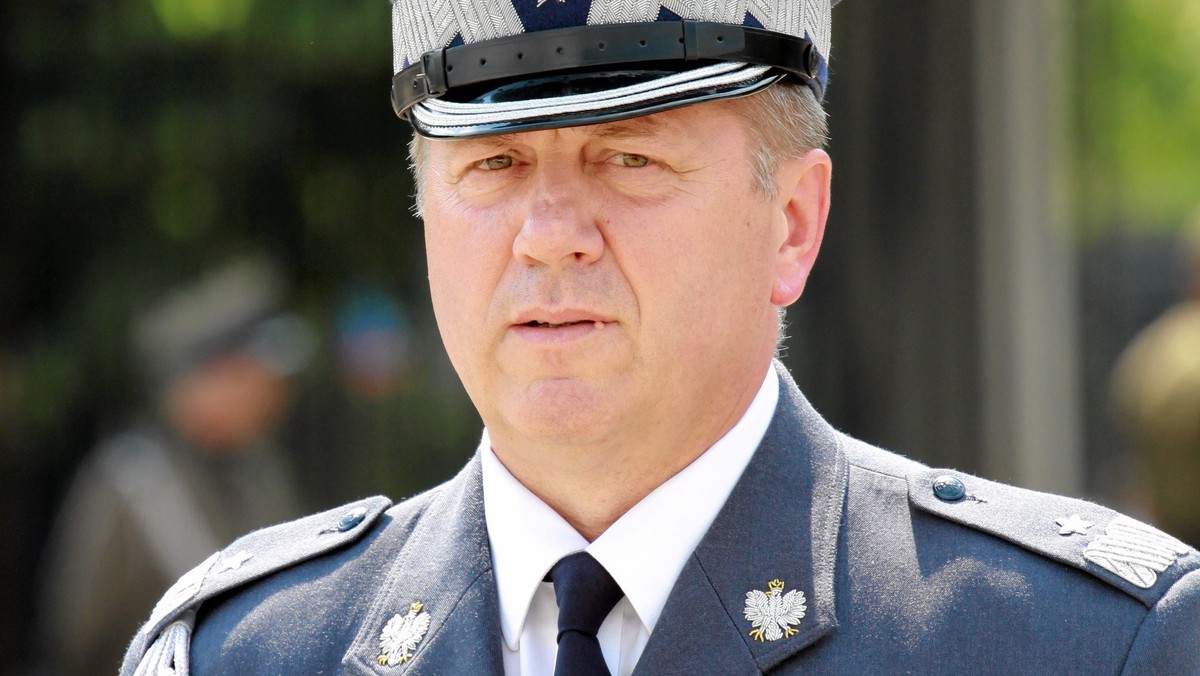 Dyrektor Generalny Służby Więziennej gen. Jacek Włodarski złożył rezygnację z zajmowanego stanowiska, minister Cezary Grabarczyk ją przyjął - poinformowała rzeczniczka ministra sprawiedliwości Patrycja Loose.