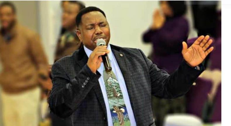 Head pastor resigns after confessing to sleeping with his married daughter