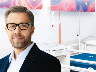 Tomasz Czarnecki najpierw pomagał informatycznie twórcom Inmedu. Dzisiaj jest prezesem firmy produkującej osprzęt dla szpitali, a jednocześnie zięciem założycieli spółki.