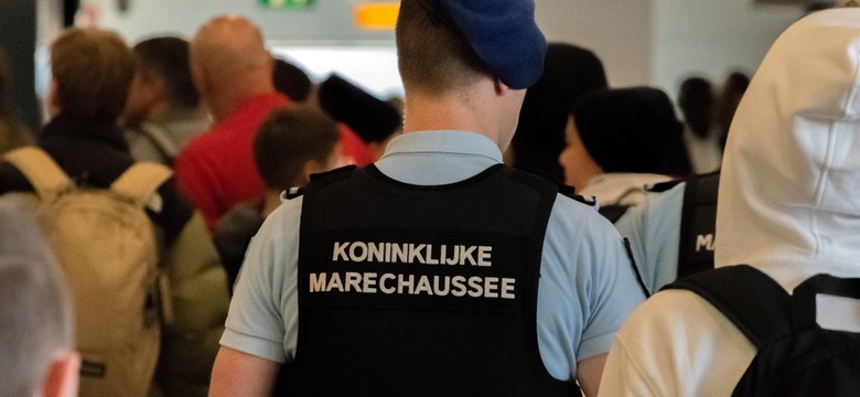 Akcja żandarmerii wojskowej na lotnisku Schiphol. Znaleziono broń palną