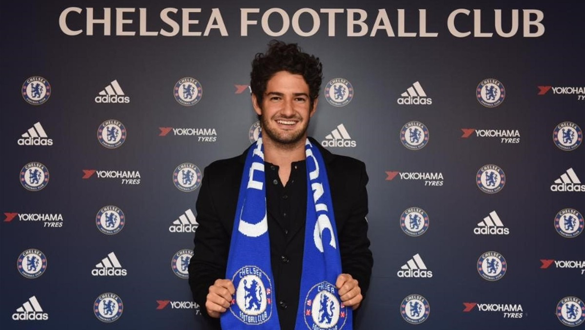 Dwaj nowi piłkarze trafili zimą do Chelsea. Alexandre Pato, który przyszedł na wypożyczenie z Corinthians, w nowym klubie grał będzie z numerem 11 na koszulce, tym samym, który przed laty nosił Didier Drogba. Mający polskie korzenie Matt Miazga - poprzednio zawodnik New York Red Bulls - przywdzieje dwudziestkę.