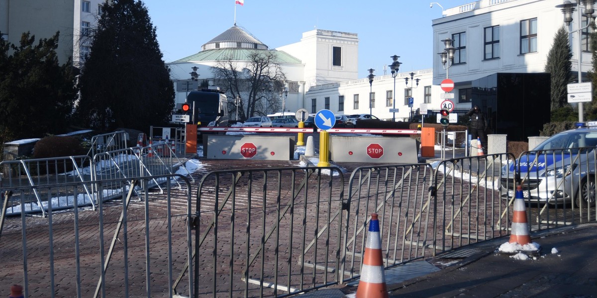 Sejm znów zamieniony w twierdzę! Boją się zamieszek?